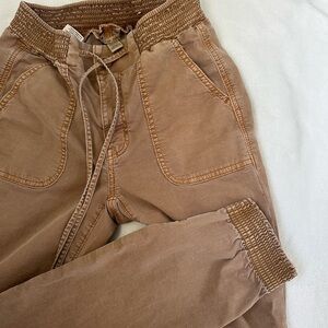 light brown jogger pants American eagle